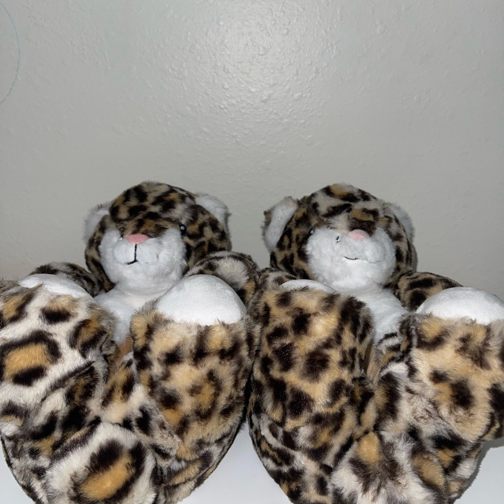 Feetmoji Women's Plush Animal Slippers New Without Tag Size 9-10